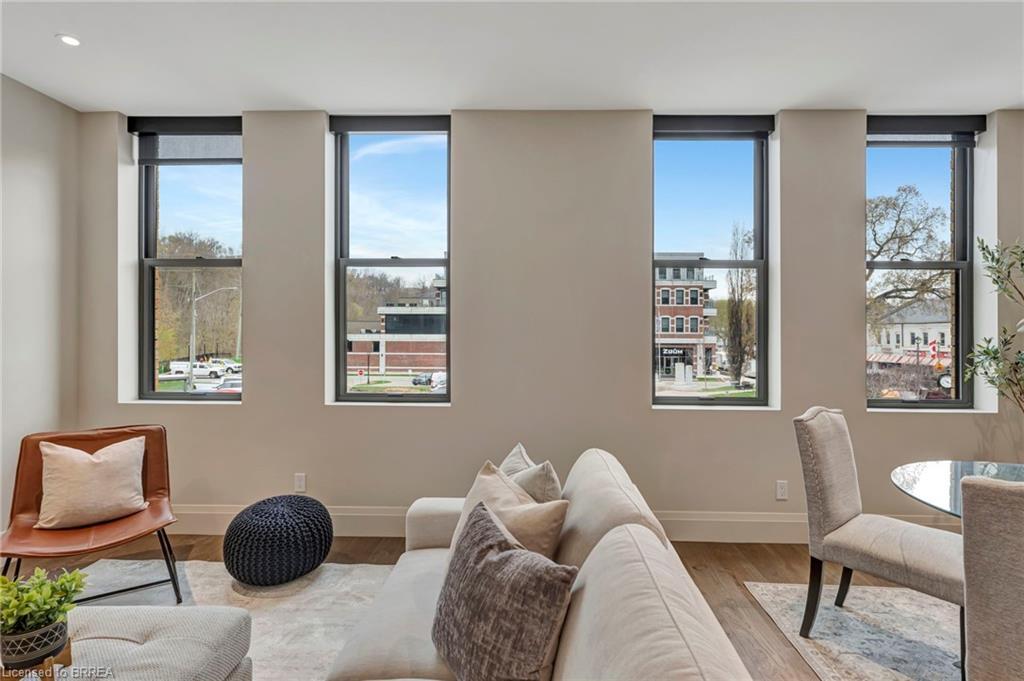 202-7 Grand River Street N, Paris, ON - Indoor