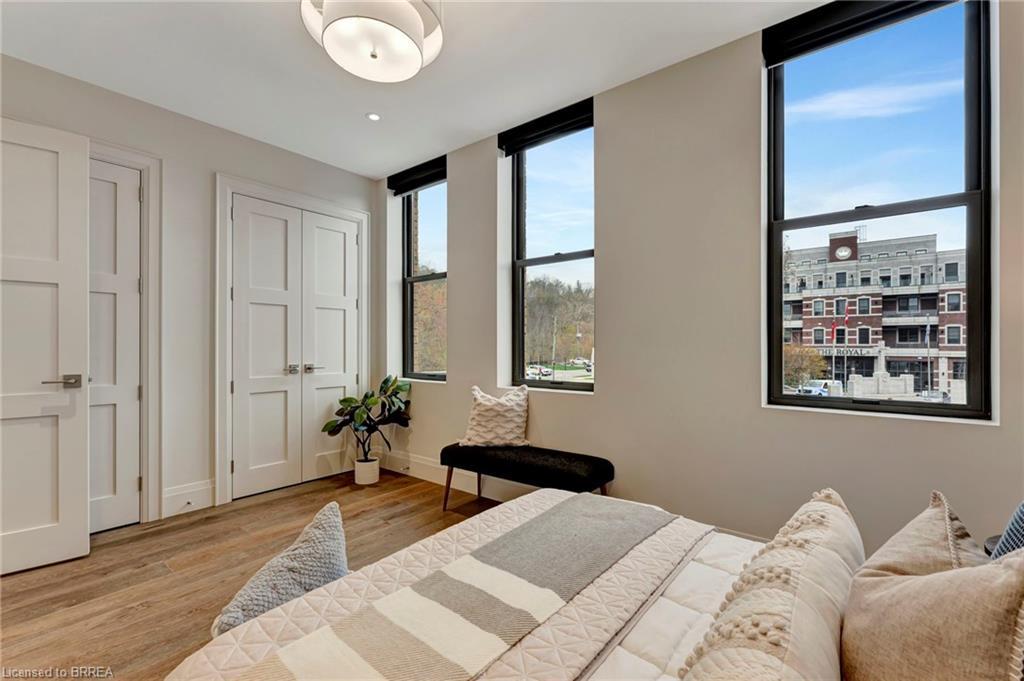 202-7 Grand River Street N, Paris, ON - Indoor