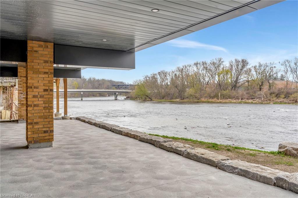 202-7 Grand River Street N, Paris, ON - Outdoor