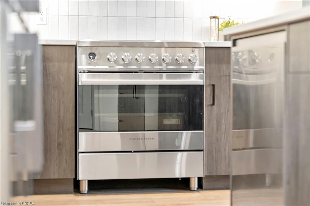 202-7 Grand River Street N, Paris, ON - Indoor Photo Showing Kitchen