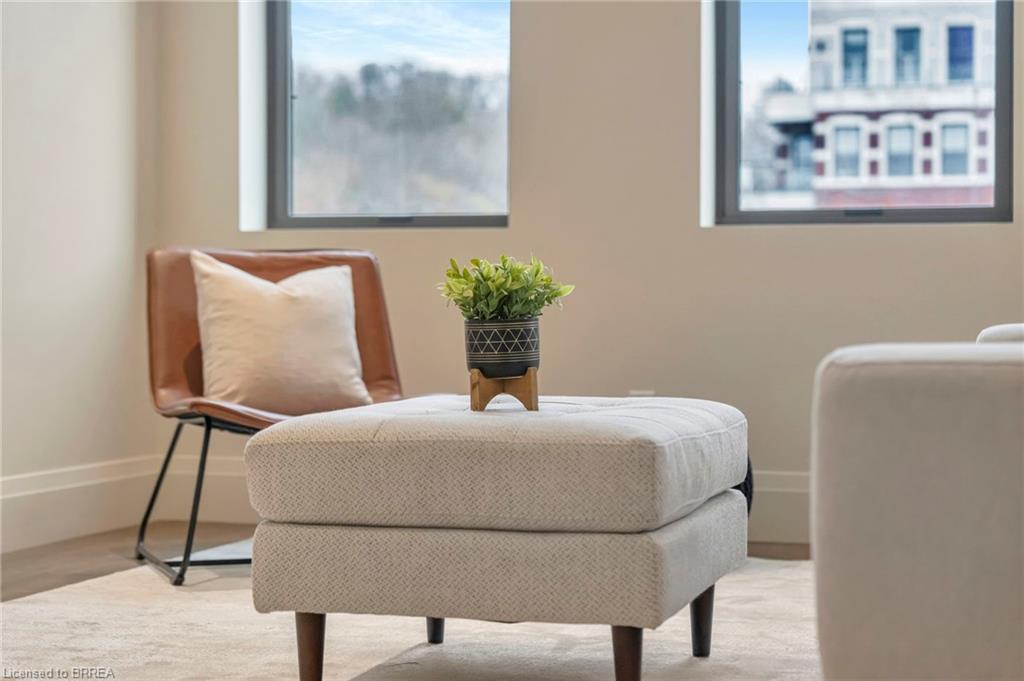 202-7 Grand River Street N, Paris, ON - Indoor