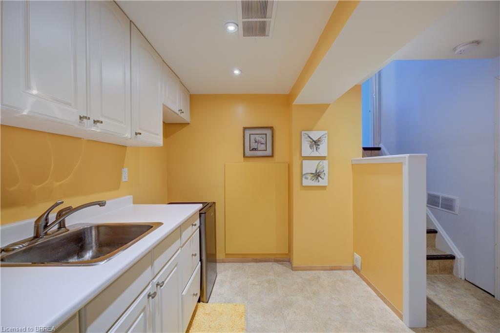 9 Max Webster Road, Brantford, ON - Indoor Photo Showing Kitchen