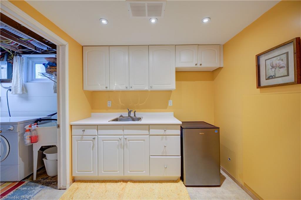 9 Max Webster Road, Brantford, ON - Indoor Photo Showing Laundry Room