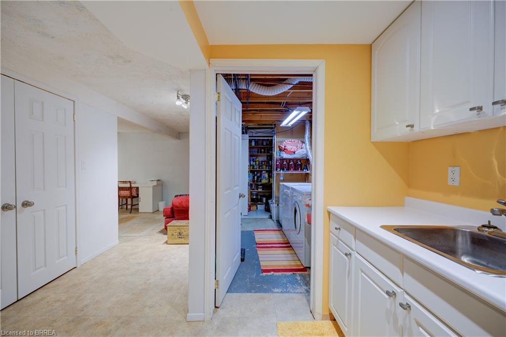 9 Max Webster Road, Brantford, ON - Indoor Photo Showing Kitchen
