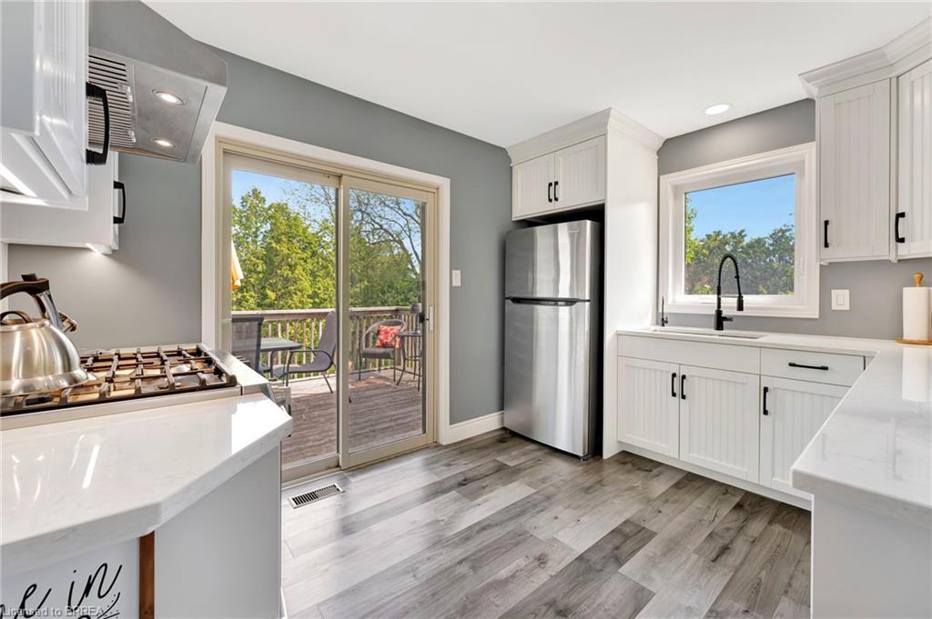 1565 Old Brock Street, Vittoria, ON - Indoor Photo Showing Kitchen