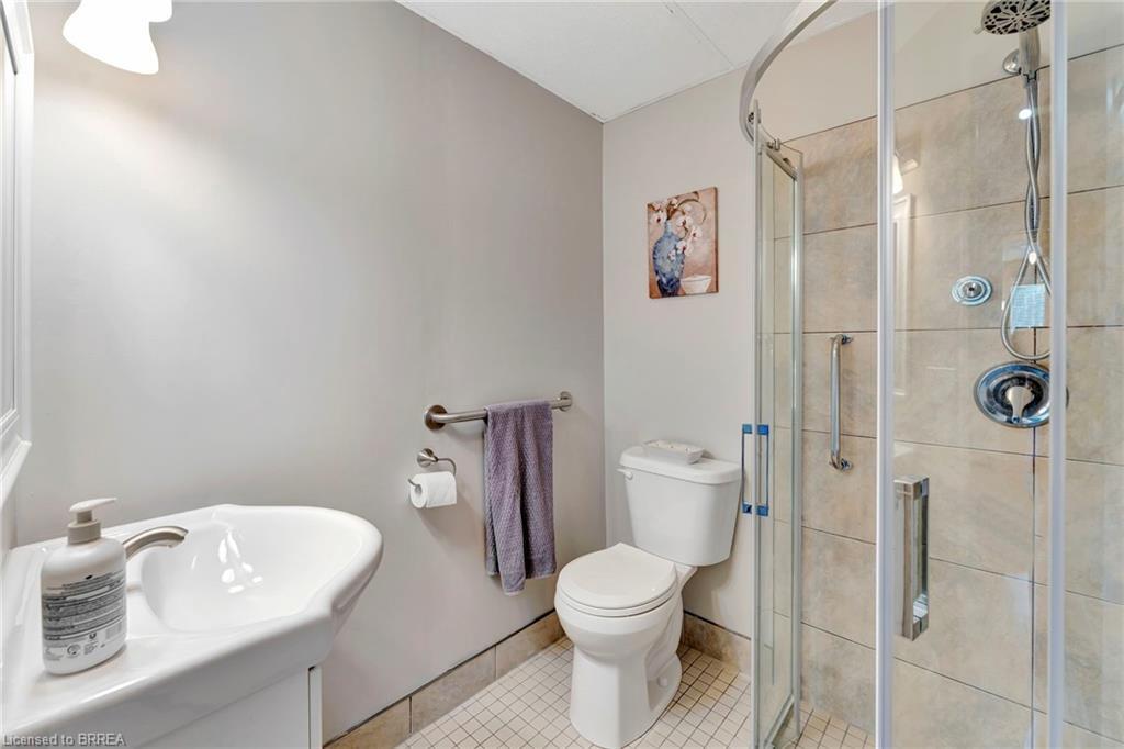 1565 Old Brock Street, Vittoria, ON - Indoor Photo Showing Bathroom