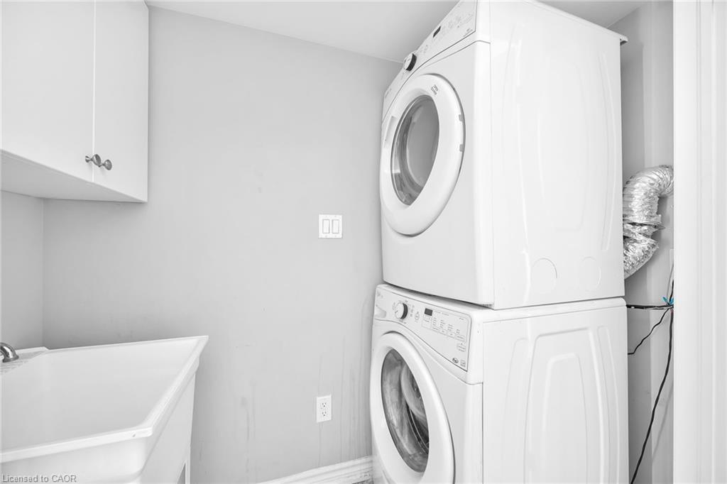 21 Kayak Heights, Brampton, ON - Indoor Photo Showing Laundry Room