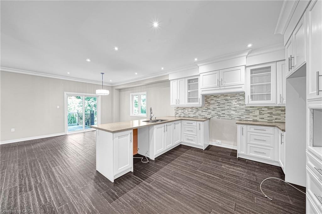 21 Scotia Road, Georgina, ON - Indoor Photo Showing Kitchen With Upgraded Kitchen