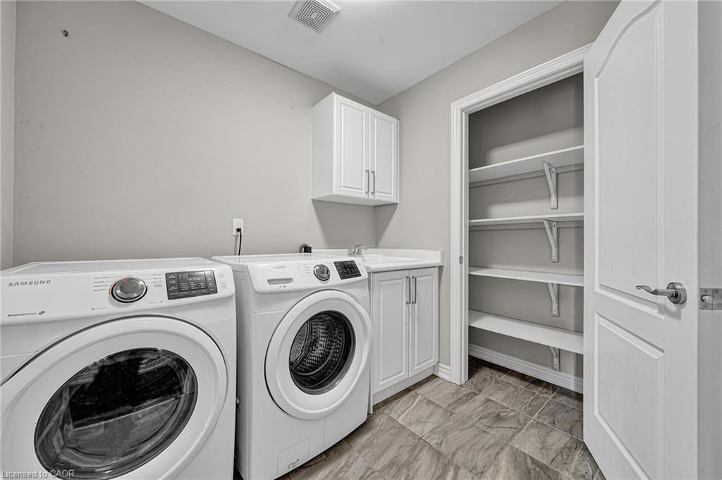 21 Scotia Road, Georgina, ON - Indoor Photo Showing Laundry Room