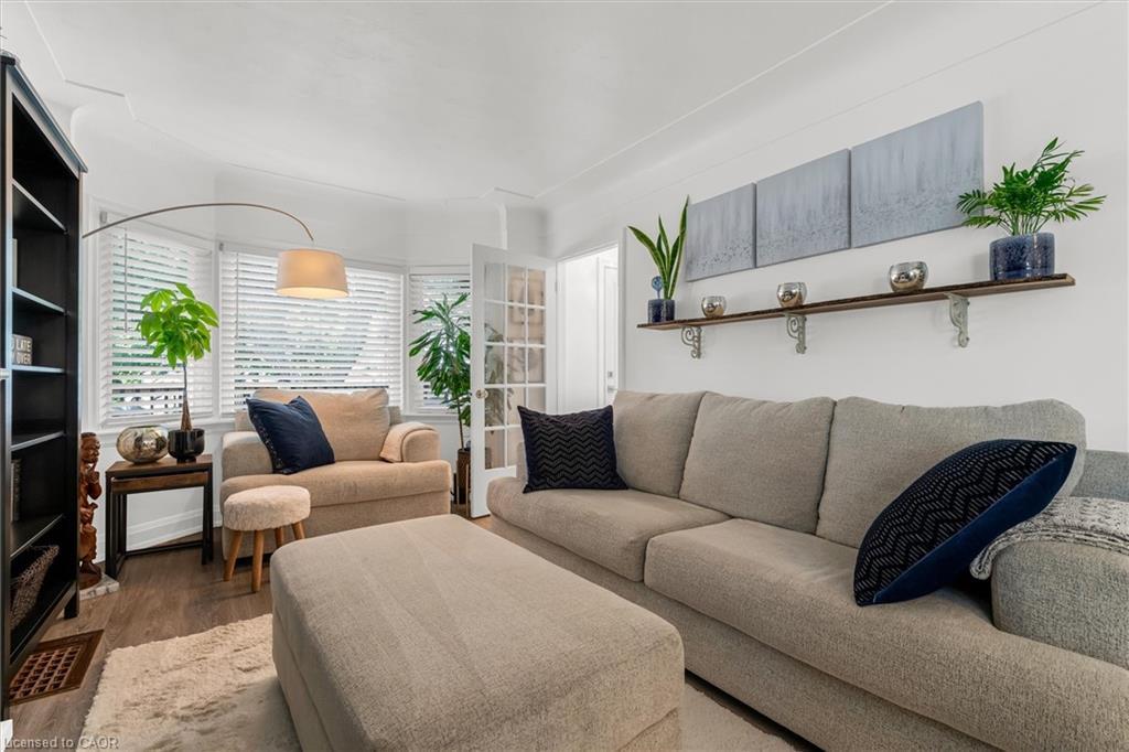 97 Bell Avenue, Hamilton, ON - Indoor Photo Showing Living Room