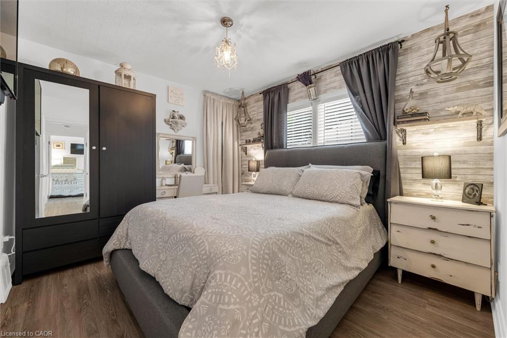 97 Bell Avenue, Hamilton, ON - Indoor Photo Showing Bedroom