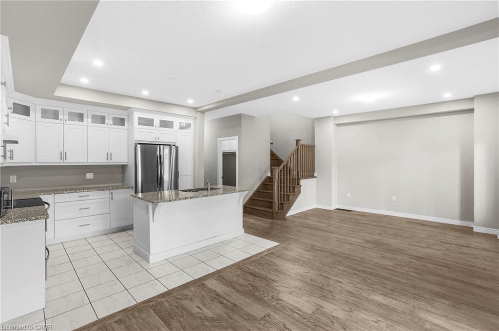 32 Alayche Trail, Welland, ON - Indoor Photo Showing Kitchen
