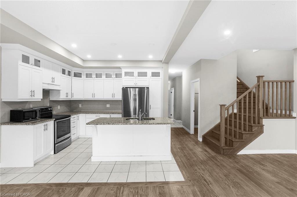 32 Alayche Trail, Welland, ON - Indoor Photo Showing Kitchen
