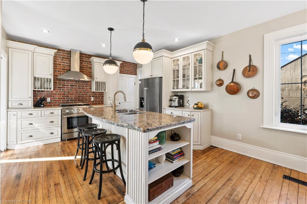 110 Cream Street, Fenwick, ON - Indoor Photo Showing Kitchen With Double Sink With Upgraded Kitchen