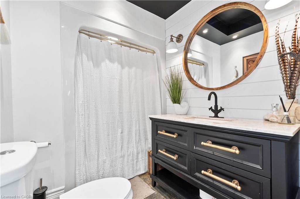 110 Cream Street, Fenwick, ON - Indoor Photo Showing Bathroom