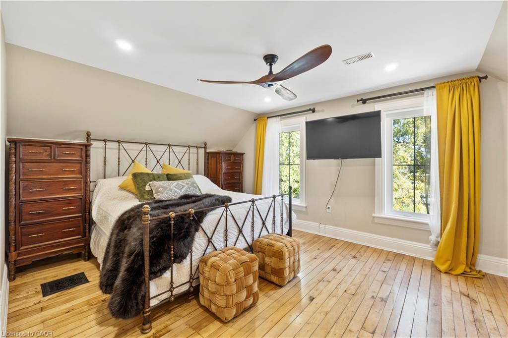 110 Cream Street, Fenwick, ON - Indoor Photo Showing Bedroom
