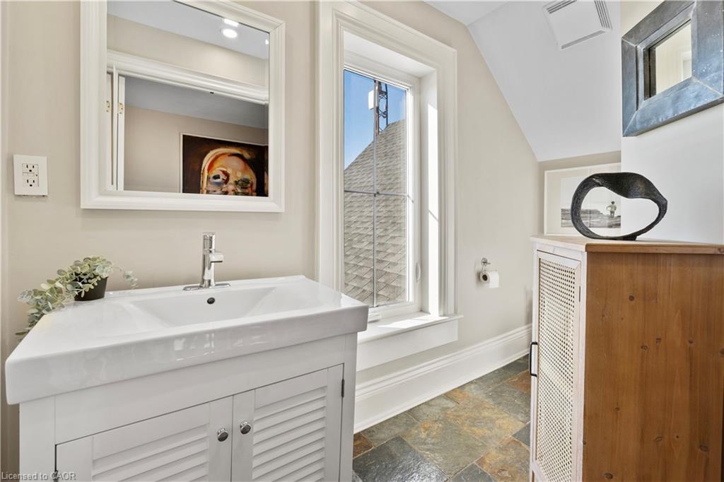 110 Cream Street, Fenwick, ON - Indoor Photo Showing Bathroom