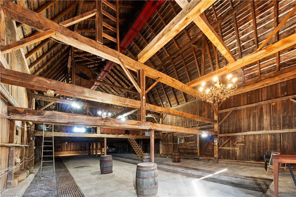 110 Cream Street, Fenwick, ON - Indoor Photo Showing Other Room