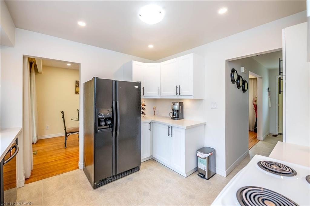 122 Forest Hill Road, Grimsby, ON - Indoor Photo Showing Kitchen