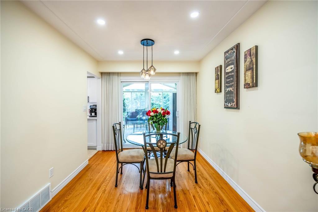 122 Forest Hill Road, Grimsby, ON - Indoor Photo Showing Dining Room
