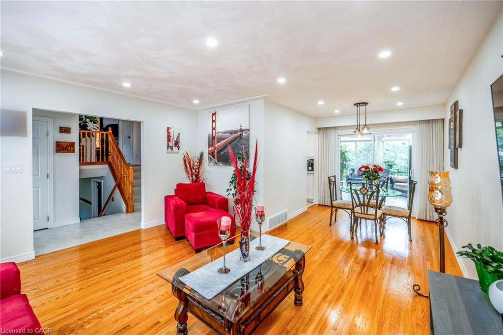 122 Forest Hill Road, Grimsby, ON - Indoor Photo Showing Living Room