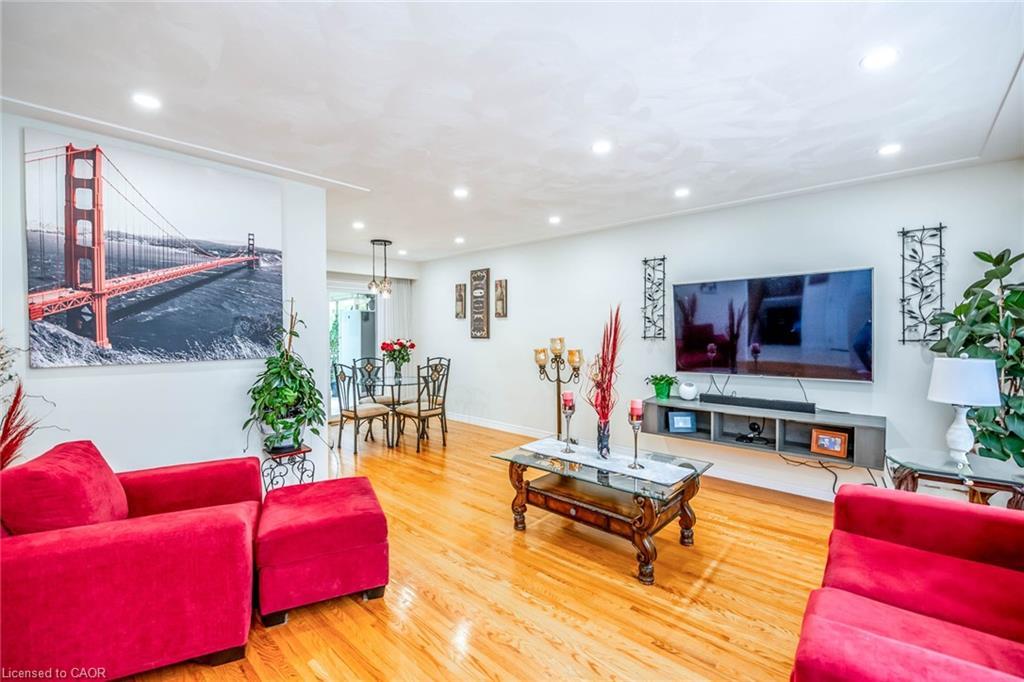 122 Forest Hill Road, Grimsby, ON - Indoor Photo Showing Living Room