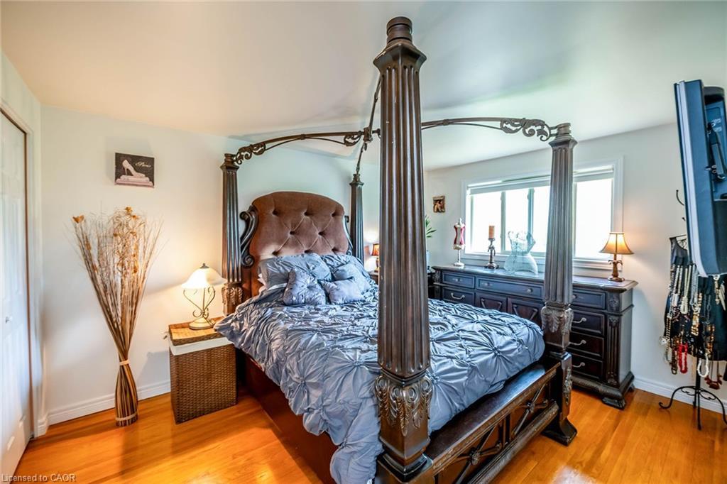 122 Forest Hill Road, Grimsby, ON - Indoor Photo Showing Bedroom