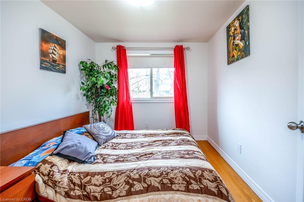 122 Forest Hill Road, Grimsby, ON - Indoor Photo Showing Bedroom