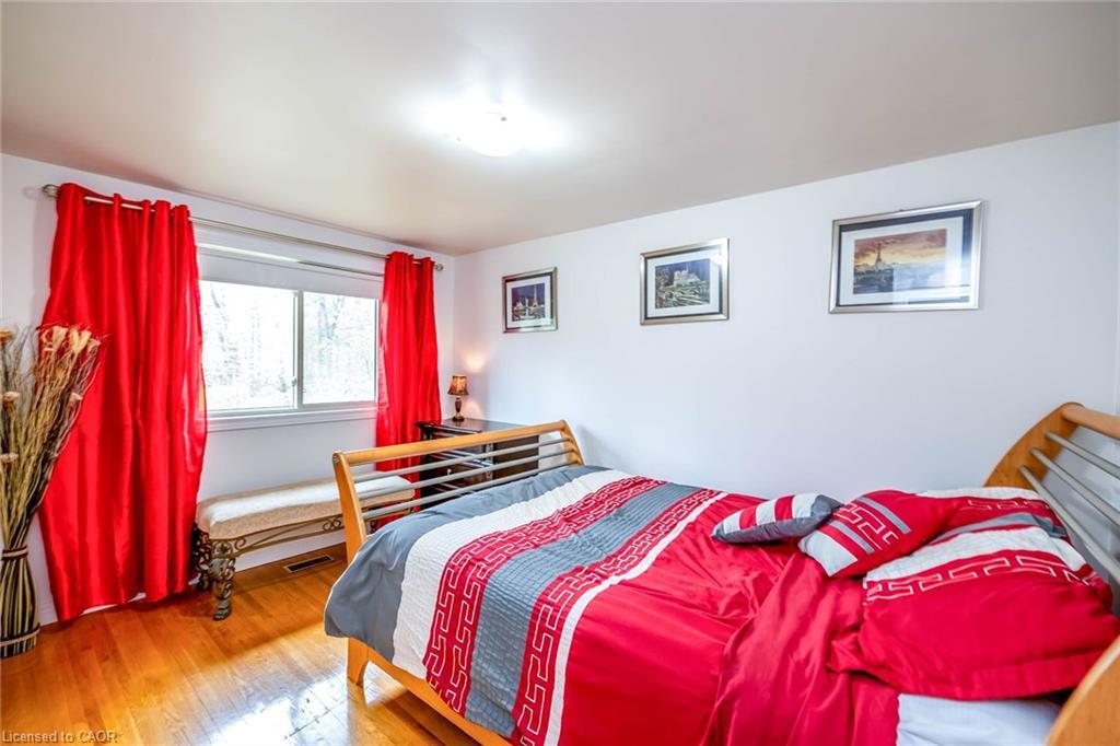 122 Forest Hill Road, Grimsby, ON - Indoor Photo Showing Bedroom