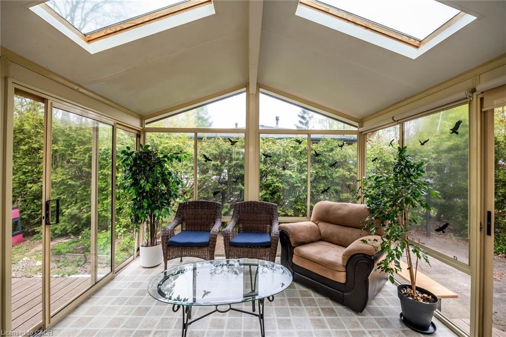 122 Forest Hill Road, Grimsby, ON - With Deck Patio Veranda With Exterior