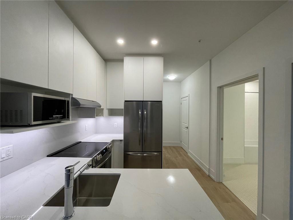 206-206 King Street W, Hamilton, ON - Indoor Photo Showing Kitchen With Upgraded Kitchen