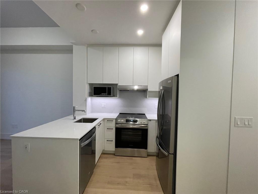 206-206 King Street W, Hamilton, ON - Indoor Photo Showing Kitchen With Upgraded Kitchen