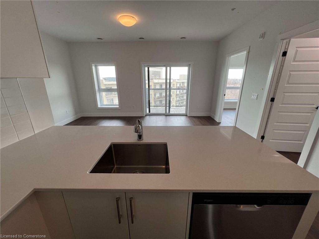 606-1000 Lackner Place, Kitchener, ON - Indoor