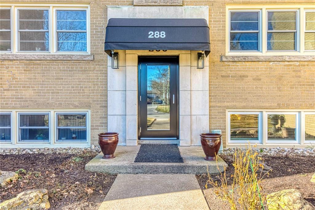 1-288 Reynolds Street, Oakville, ON - Outdoor