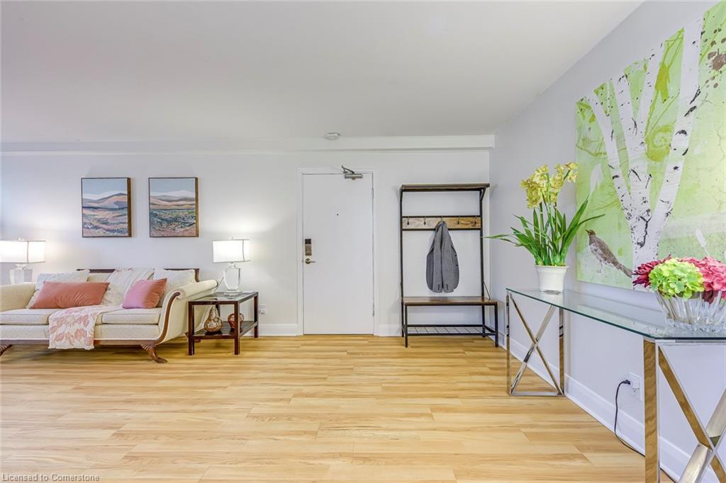 1-288 Reynolds Street, Oakville, ON - Indoor