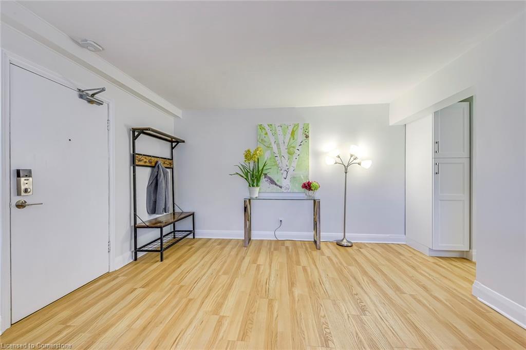 1-288 Reynolds Street, Oakville, ON - Indoor Photo Showing Other Room