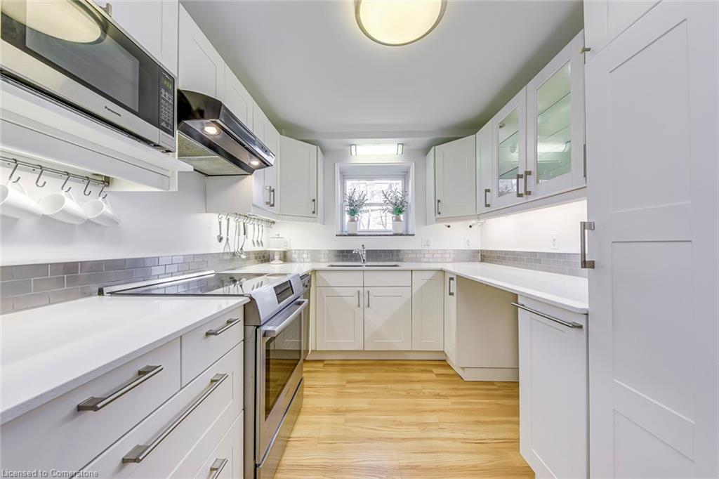 1-288 Reynolds Street, Oakville, ON - Indoor Photo Showing Kitchen