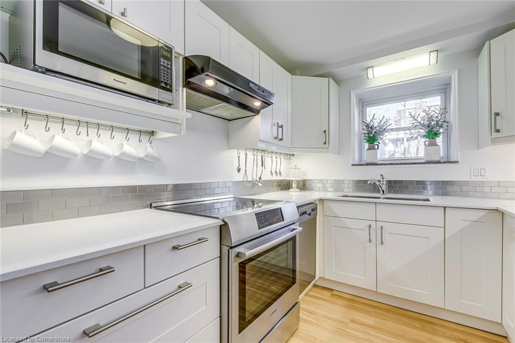 1-288 Reynolds Street, Oakville, ON - Indoor Photo Showing Kitchen