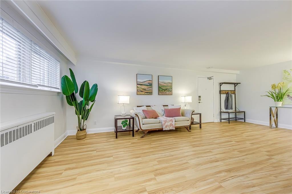 1-288 Reynolds Street, Oakville, ON - Indoor