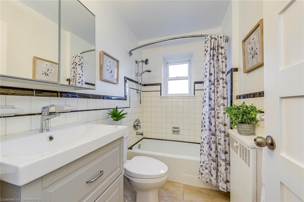 1-288 Reynolds Street, Oakville, ON - Indoor Photo Showing Bathroom