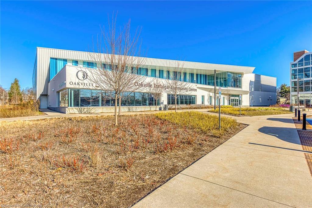 1-288 Reynolds Street, Oakville, ON - Outdoor