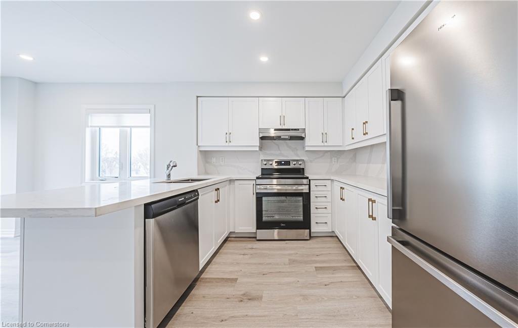 55 Dryden Lane Lane, Hamilton, ON - Indoor Photo Showing Kitchen