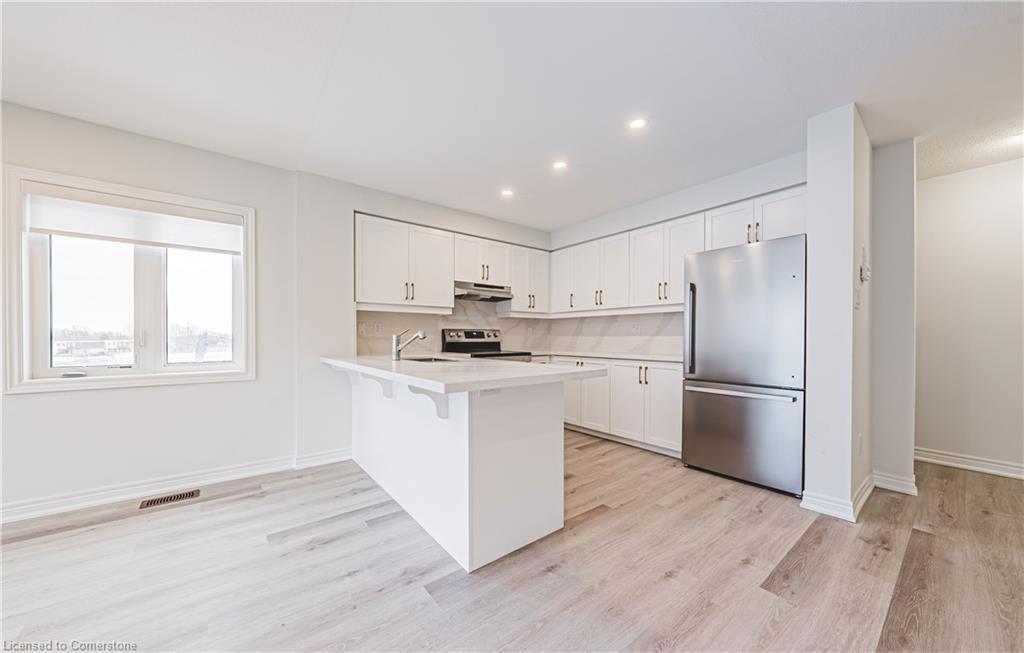 55 Dryden Lane Lane, Hamilton, ON - Indoor Photo Showing Kitchen