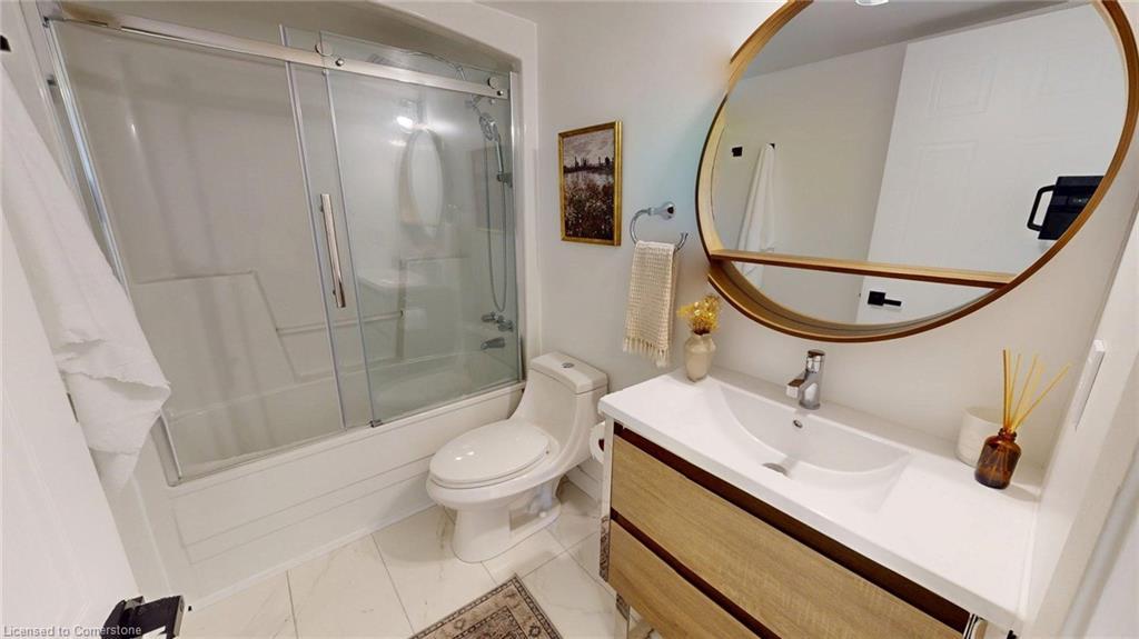 201-50 Campbell Court Court, Stratford, ON - Indoor Photo Showing Bathroom