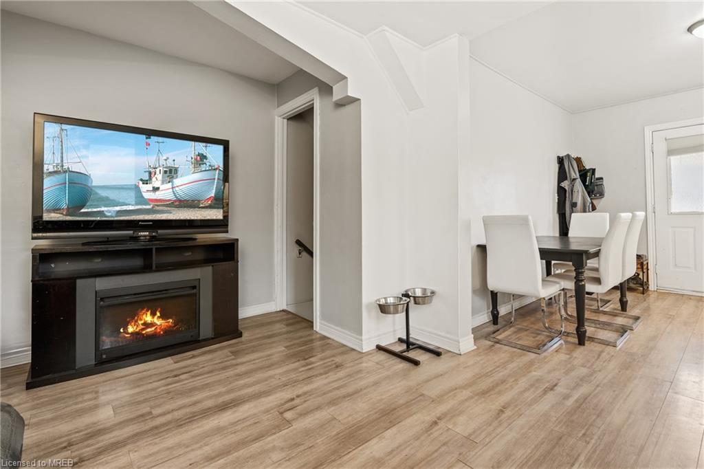 207 Beaver Street, Thorold, ON - Indoor With Fireplace