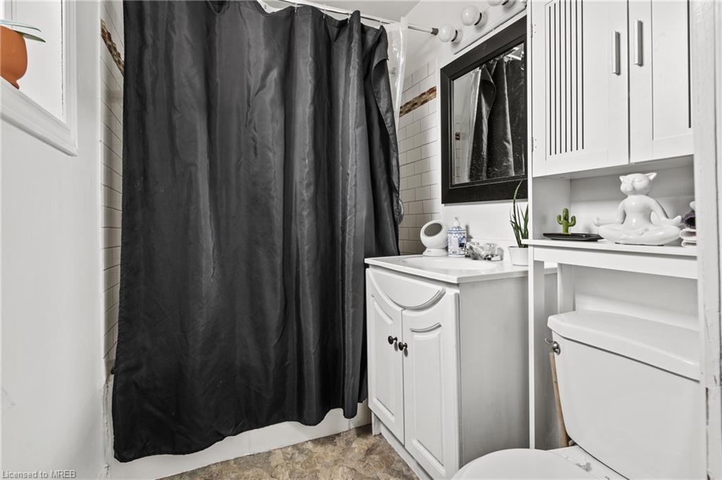 207 Beaver Street, Thorold, ON - Indoor