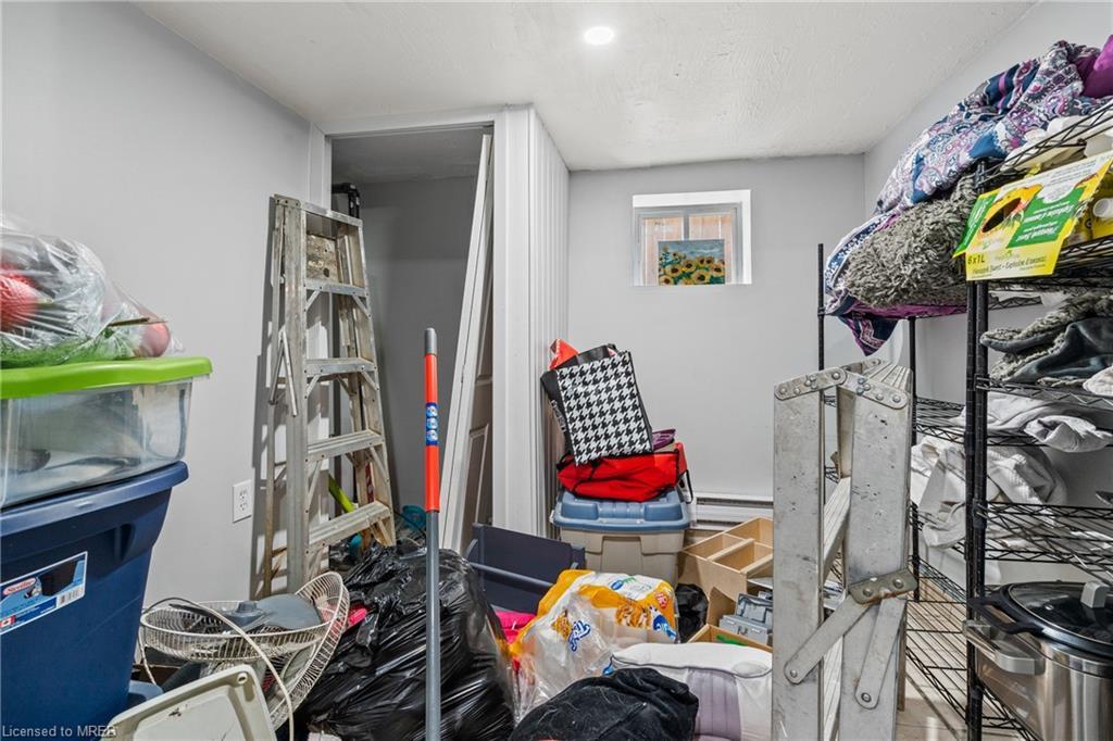 207 Beaver Street, Thorold, ON - Indoor