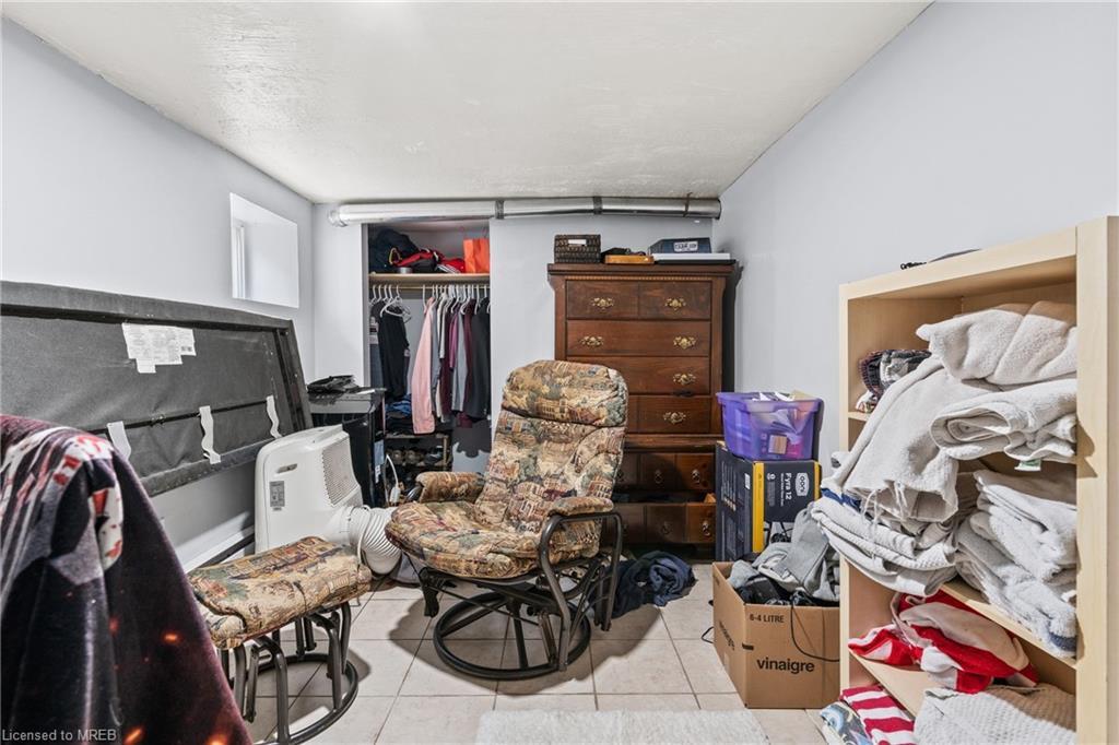 207 Beaver Street, Thorold, ON - Indoor