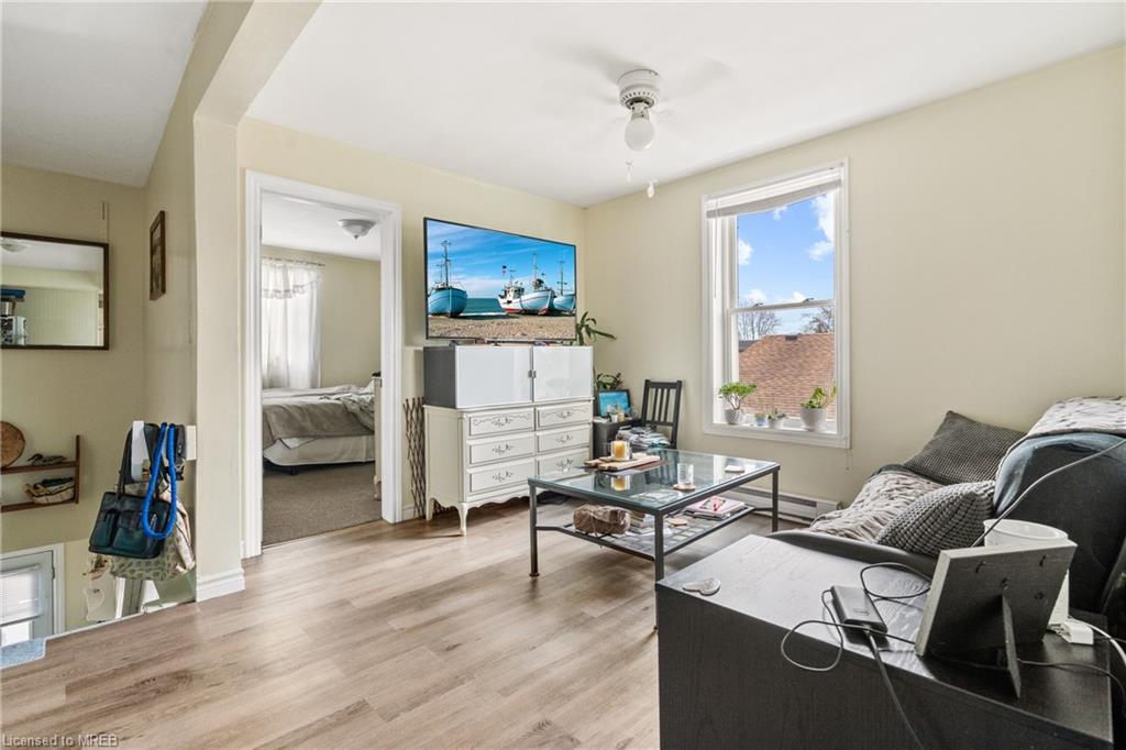 207 Beaver Street, Thorold, ON - Indoor Photo Showing Living Room