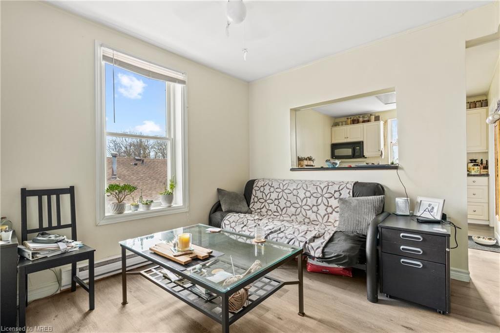 207 Beaver Street, Thorold, ON - Indoor Photo Showing Living Room